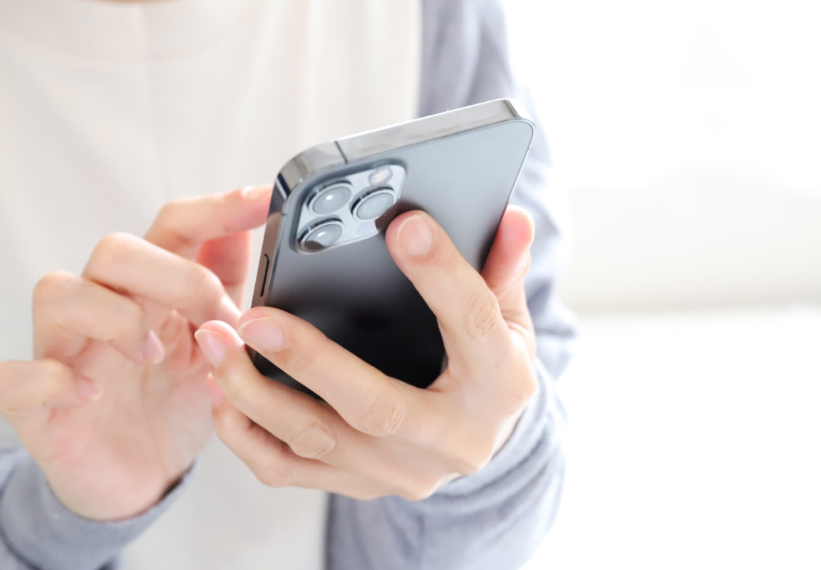 報告をするスタッフ